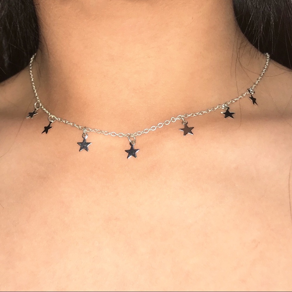 SILVER STAR CHARM CHOKER NECKLACE